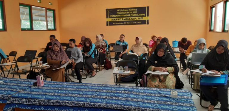 Kegiatan IHT (In House Training) Pemantapan KTSP 2013 (Pembuatan Perangkat Pembelajaran) Tahun Pelajaran 2019 / 2020
