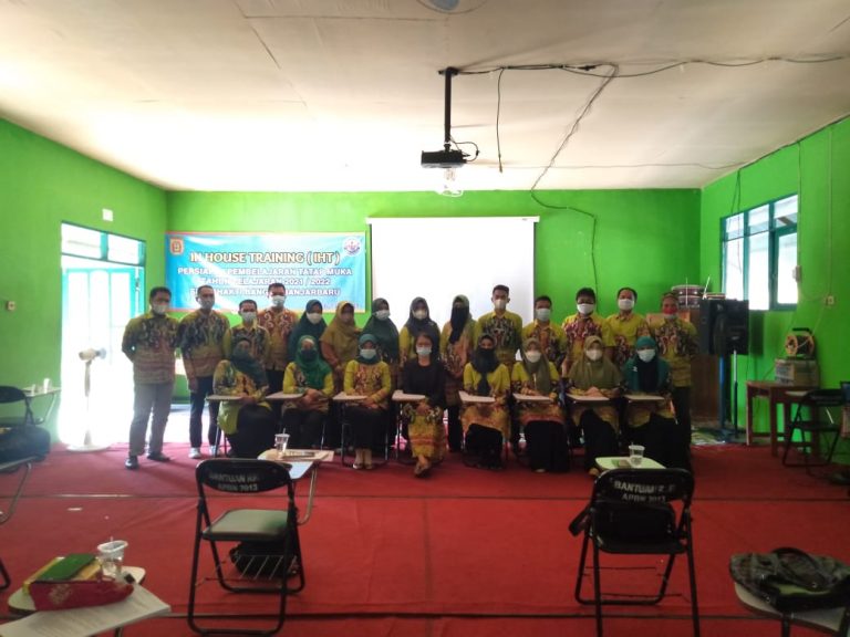 Pelaksanaan Kegiatan           IN HOUSE TRAINING ( IHT ) Persiapan Pembelajaran Tatap Muka Tahun Pelajaran 2021 / 2022 SMK Bhakti Bangsa Banjarbaru