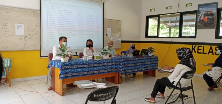 Rapat Pembahasan Kurikulum Buku 1 untuk Jurusan TAB, TKRO, TBSM & Multimedia